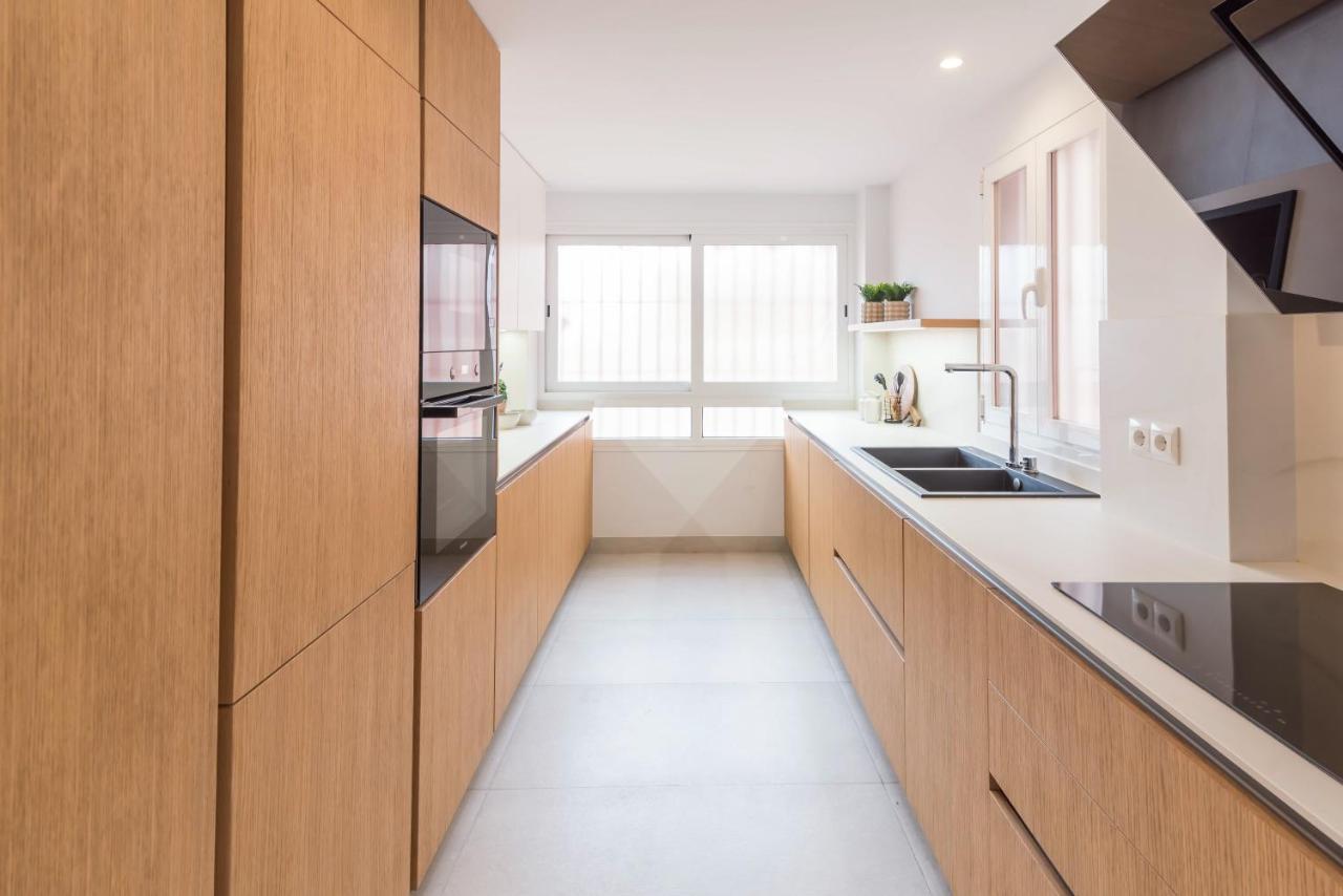 Premium Apartment & Free Parking By Ele Apartments Malaga Bagian luar foto