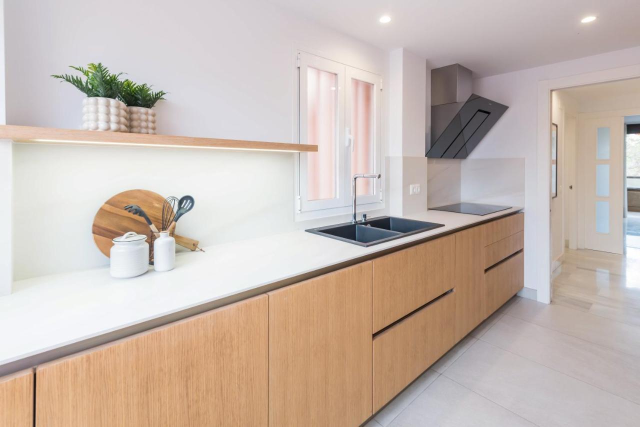 Premium Apartment & Free Parking By Ele Apartments Malaga Bagian luar foto
