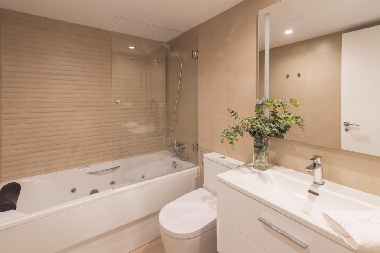 Premium Apartment & Free Parking By Ele Apartments Malaga Bagian luar foto