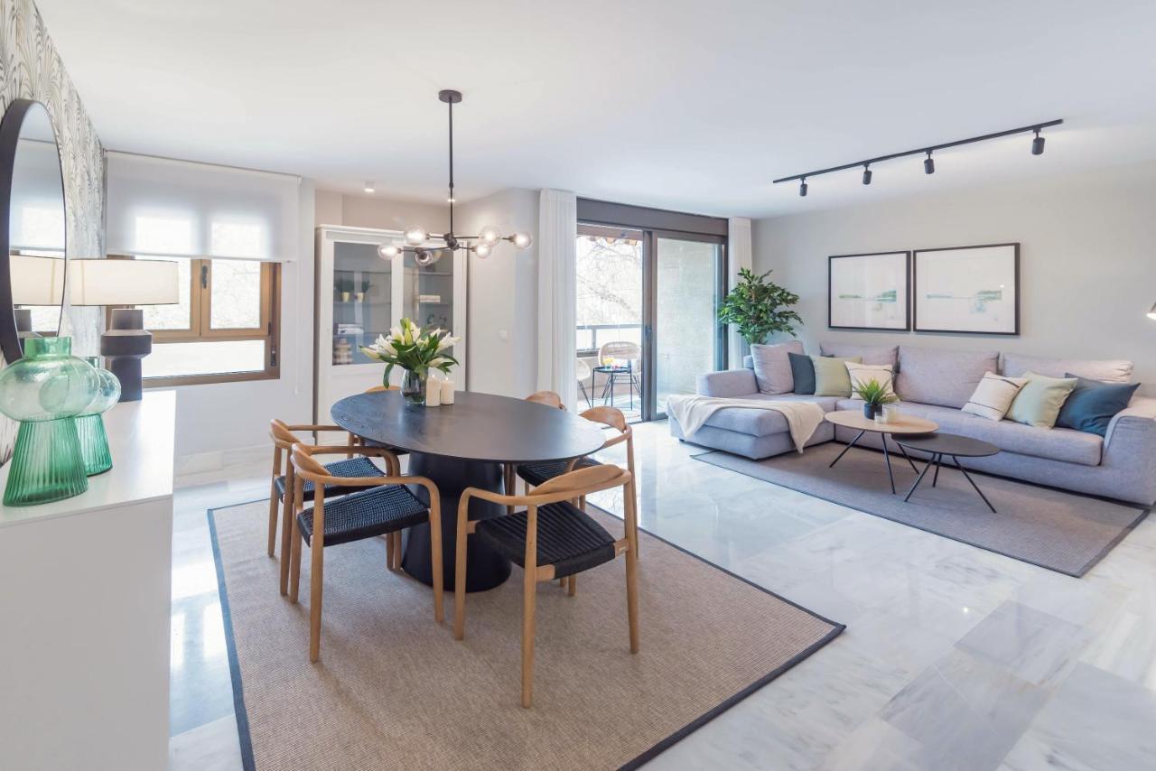 Premium Apartment & Free Parking By Ele Apartments Malaga Bagian luar foto