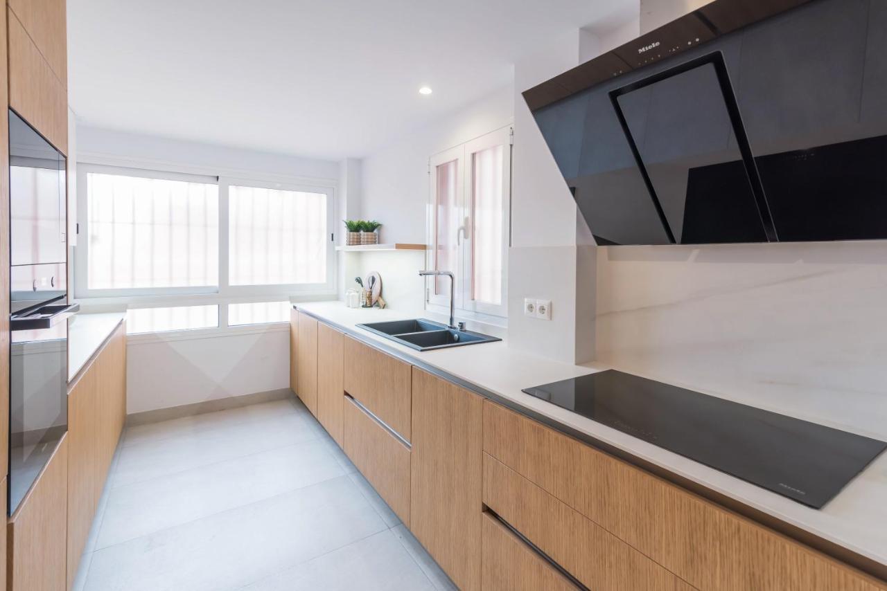 Premium Apartment & Free Parking By Ele Apartments Malaga Bagian luar foto